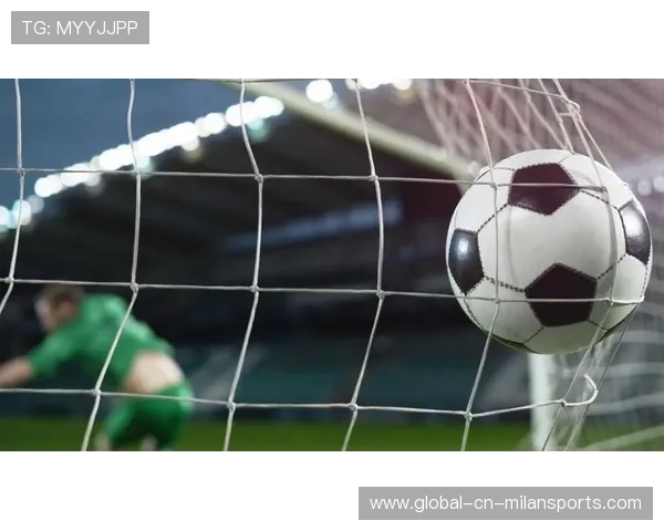 足球后卫门线救险，慢动作看哭无数球迷